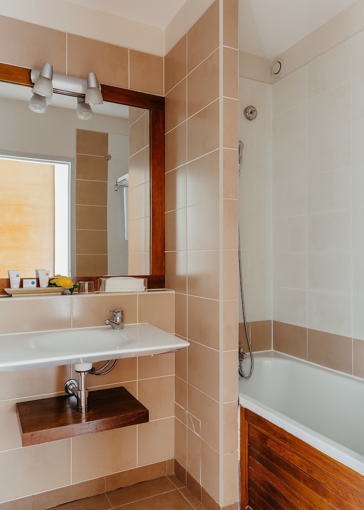 Hotel Le Recif Saint Gilles 49/50