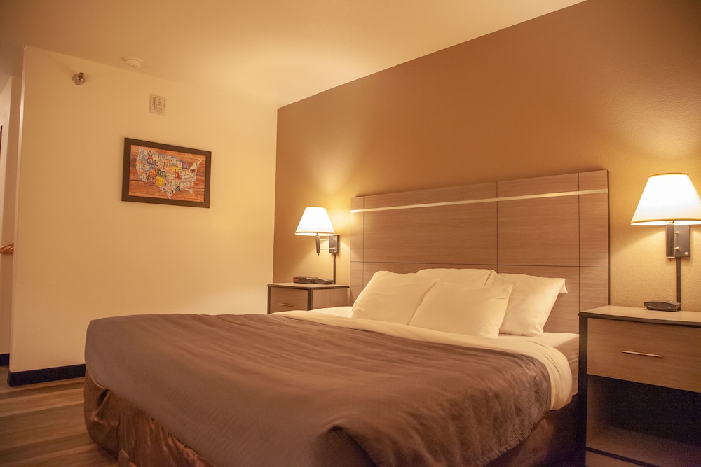 Econo Lodge Pueblo North 16/40