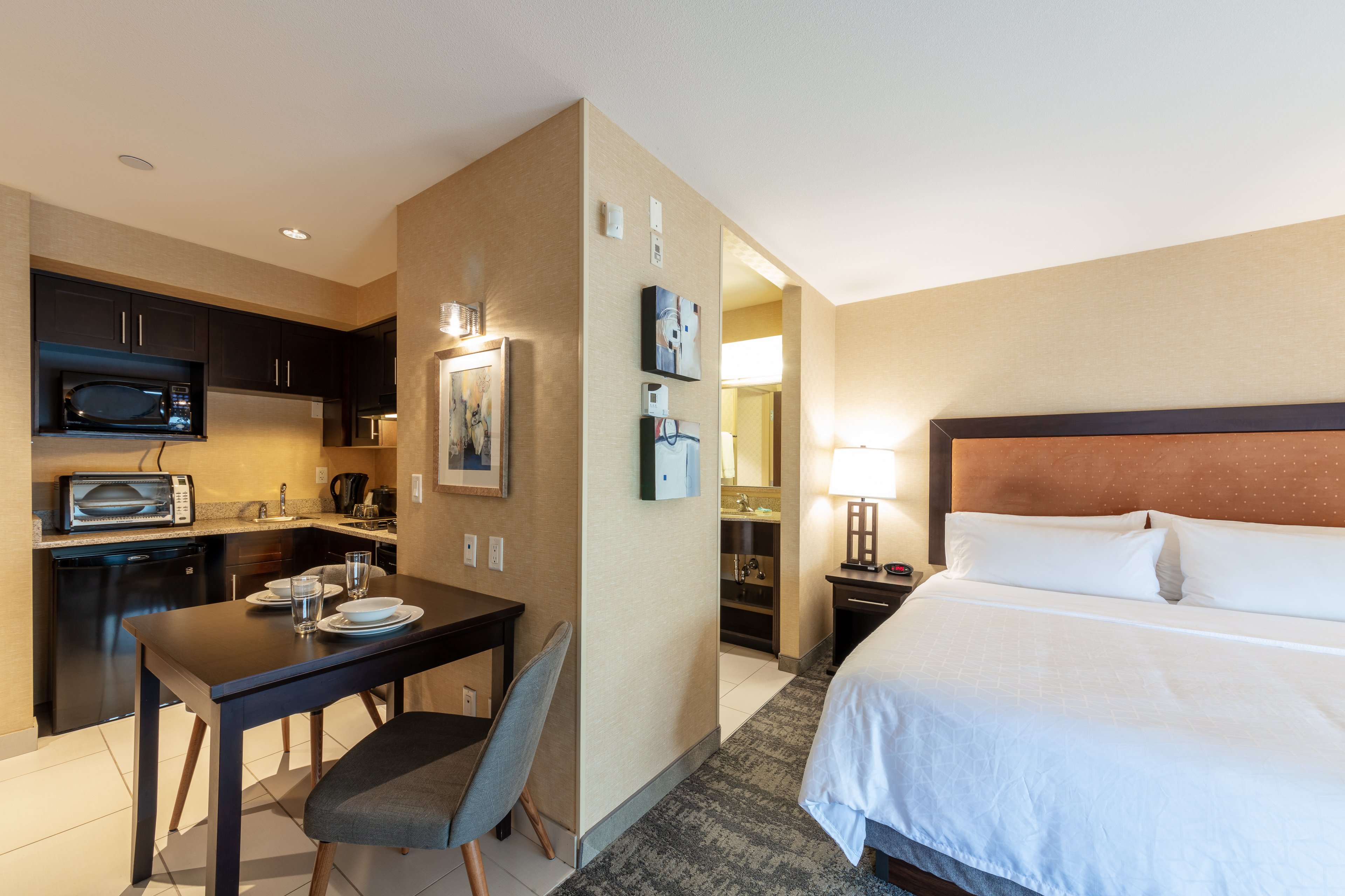 Holiday Inn Express Suites Riverport 32/76