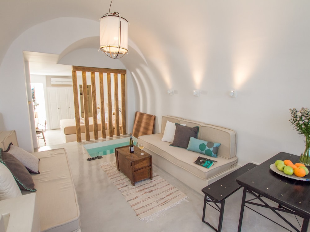 Hector Cave House 25/45