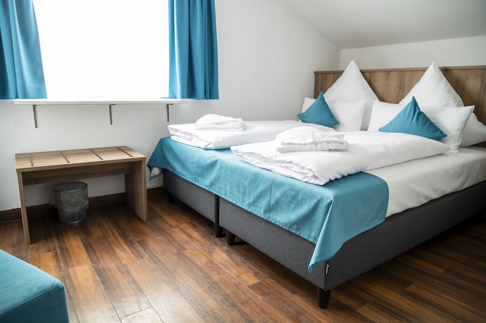 DELUXE, DOUBLE BED