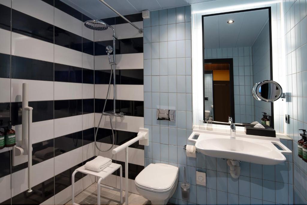 Room, Queen Bed, Accessible
