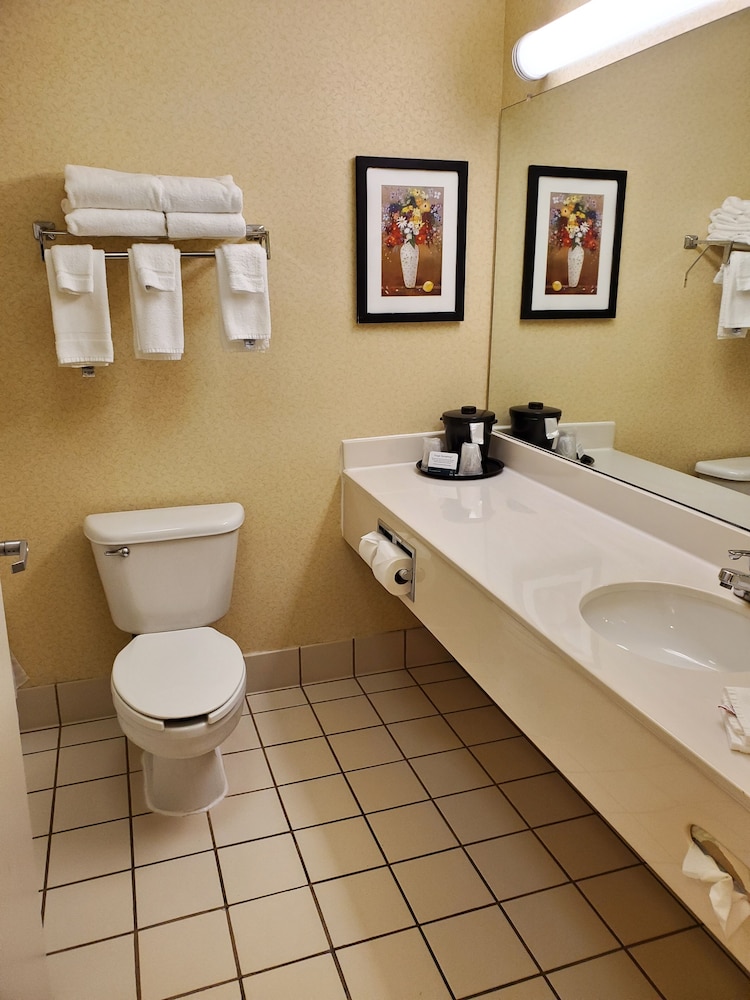 Wingate by Wyndham Uniontown 10/27