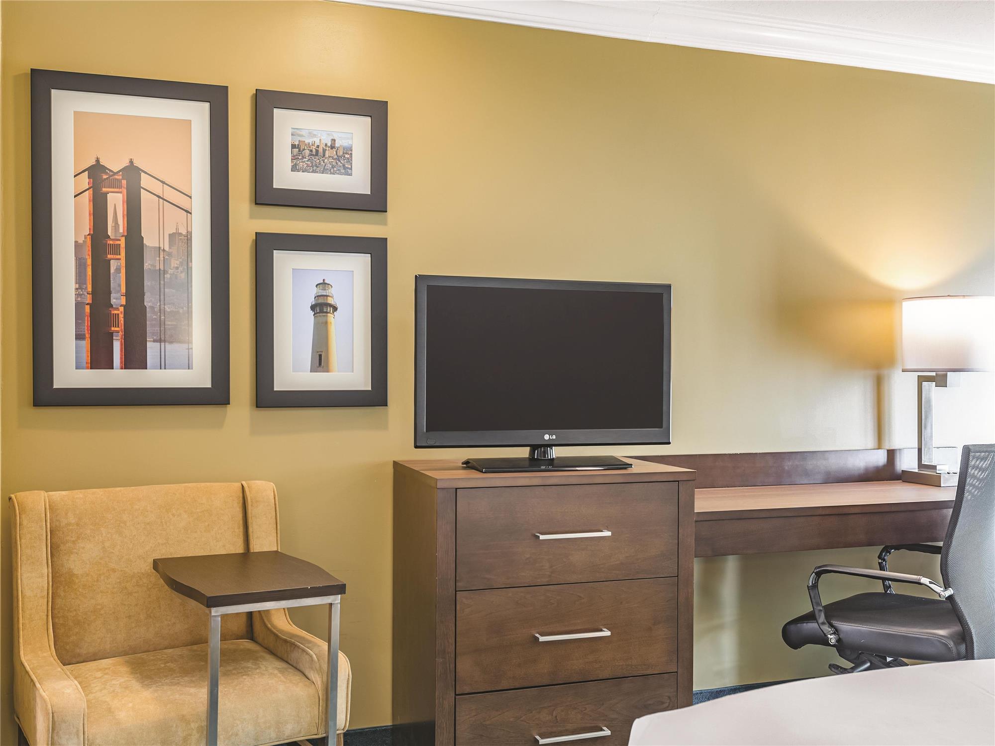 La Quinta Inn & Suites by Wyndham San Francisco Airport West 38/48