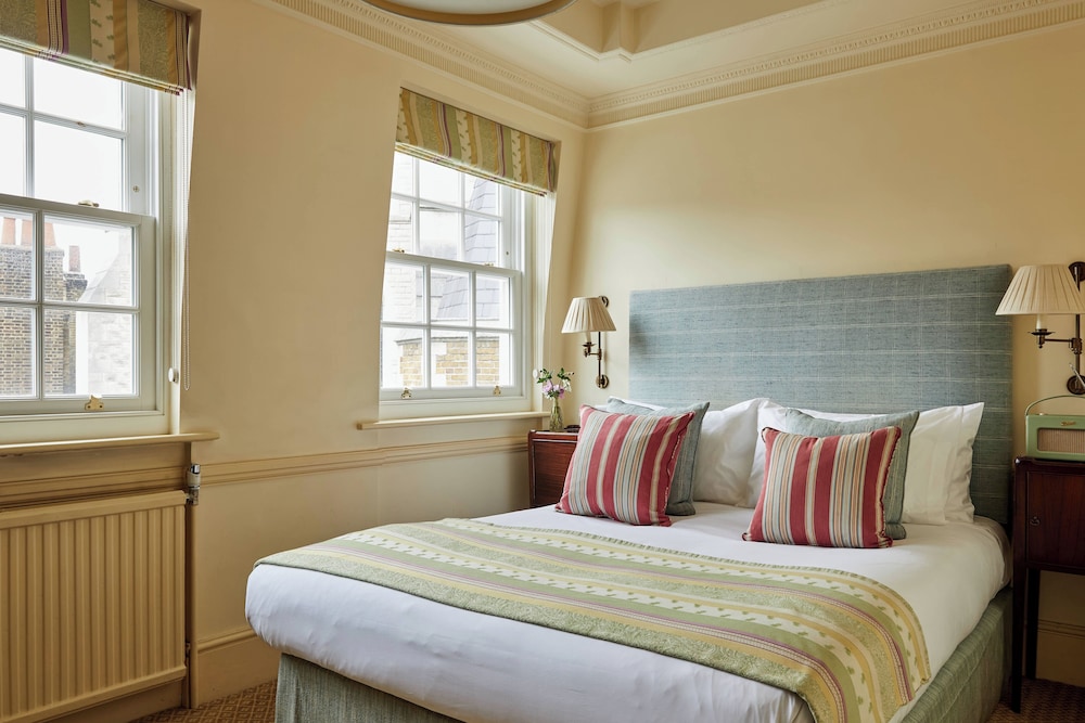 ROOM, DOUBLE BED
