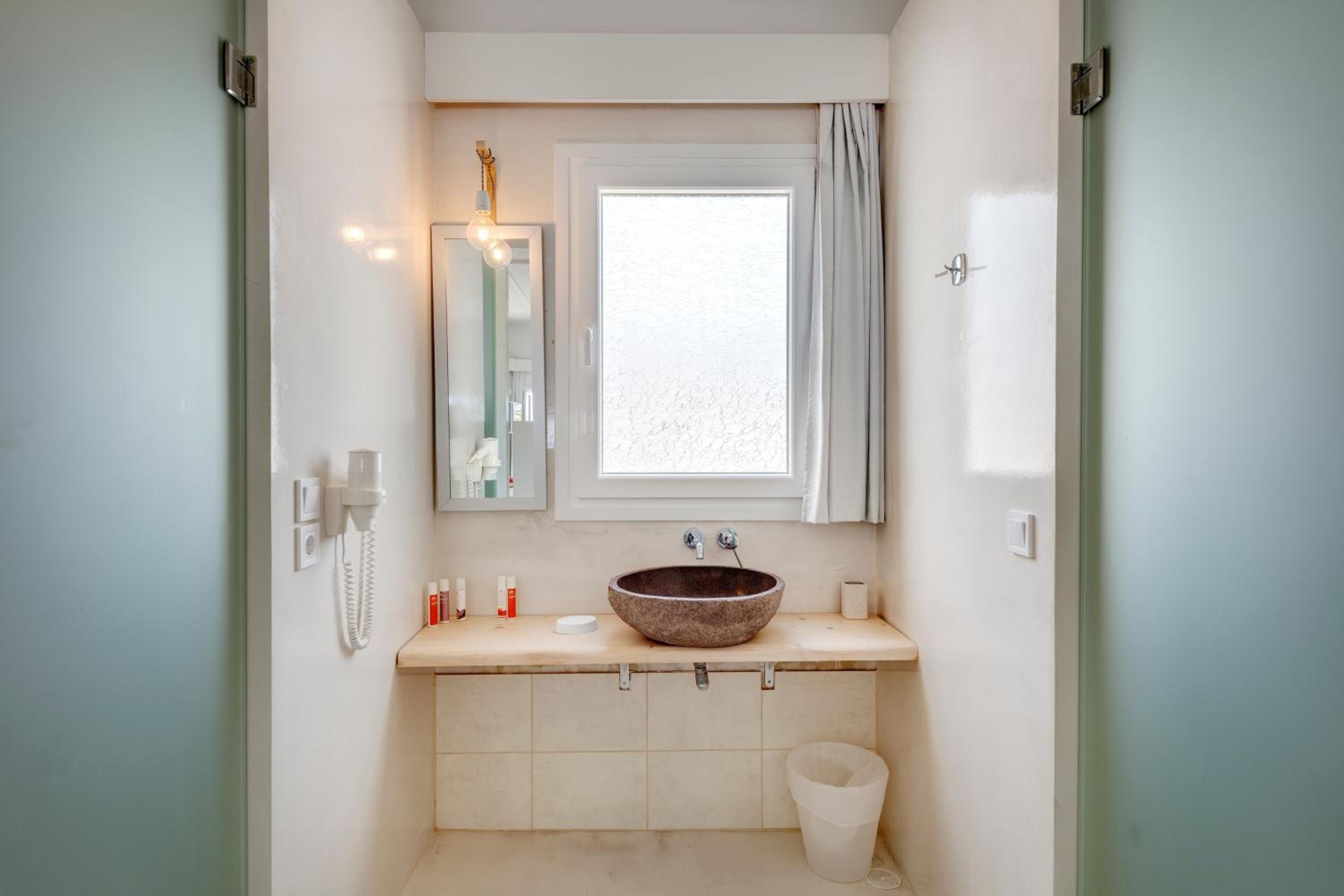 Suite, Queen Bed, Sea View, Outdoor Jetted Tub