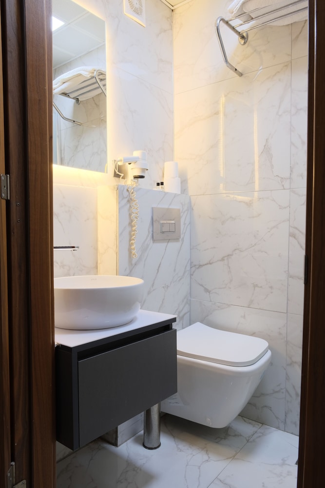 Grand Zara Hotel 43/49