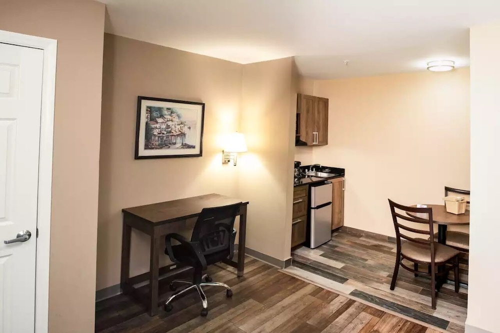 Suburban Studios near University of North Carolina-Charlotte 23/33