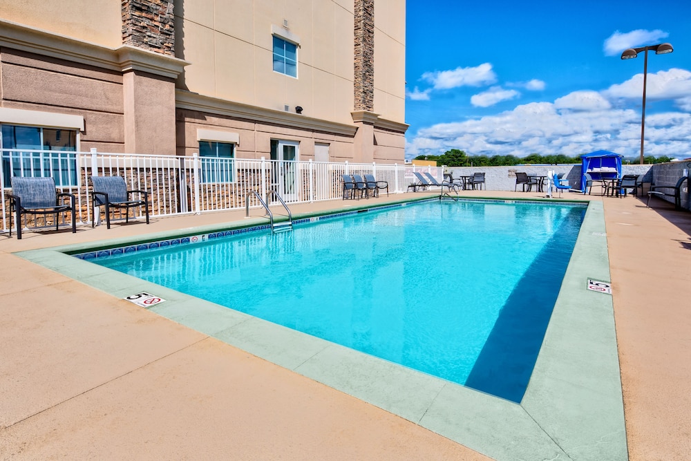 Holiday Inn Express Hotel Suites Cookeville 47/73