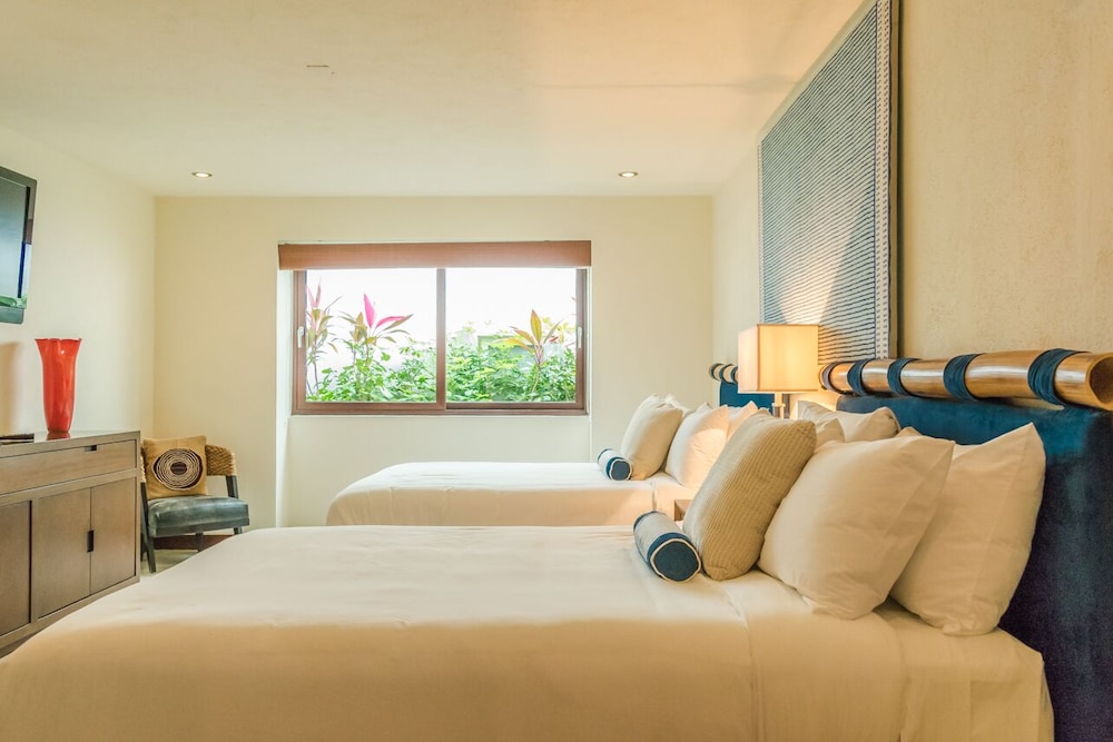 Vallarta Gardens Beach Front Hotel and Residences 17/65
