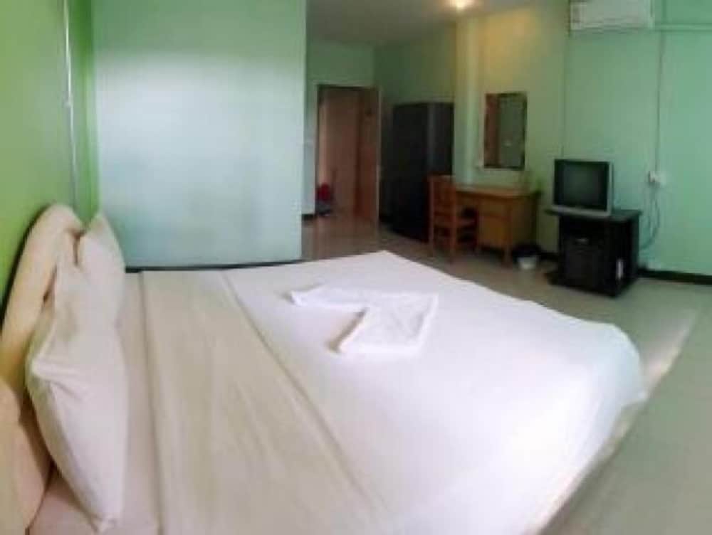 ROOM, DOUBLE BED