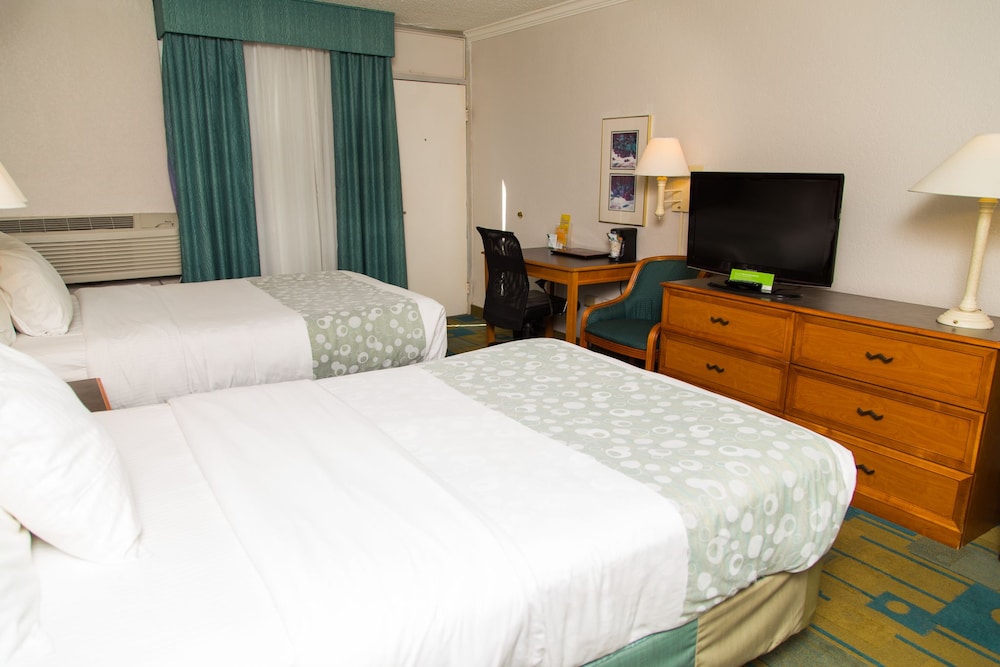 Days Inn by Wyndham Del Rio 22/55