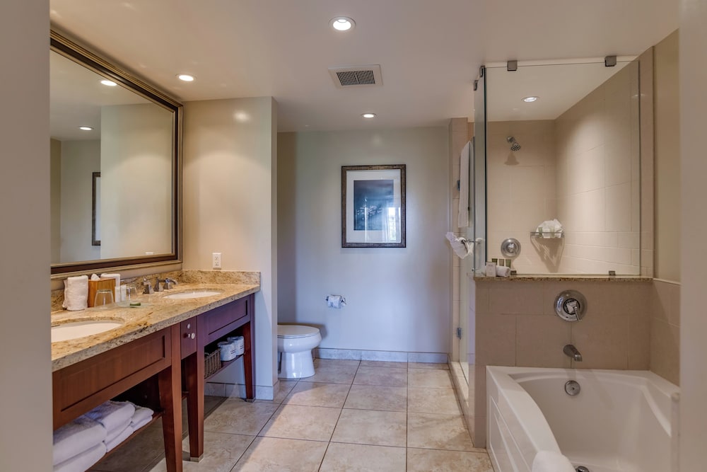 1 Bedroom, King Bed, 2 Sofa, Den، OUTRIGGER Honua Kai Resort & Spa 6/10