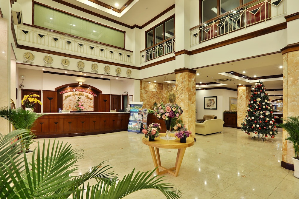 Lotus Saigon Hotel 53/62