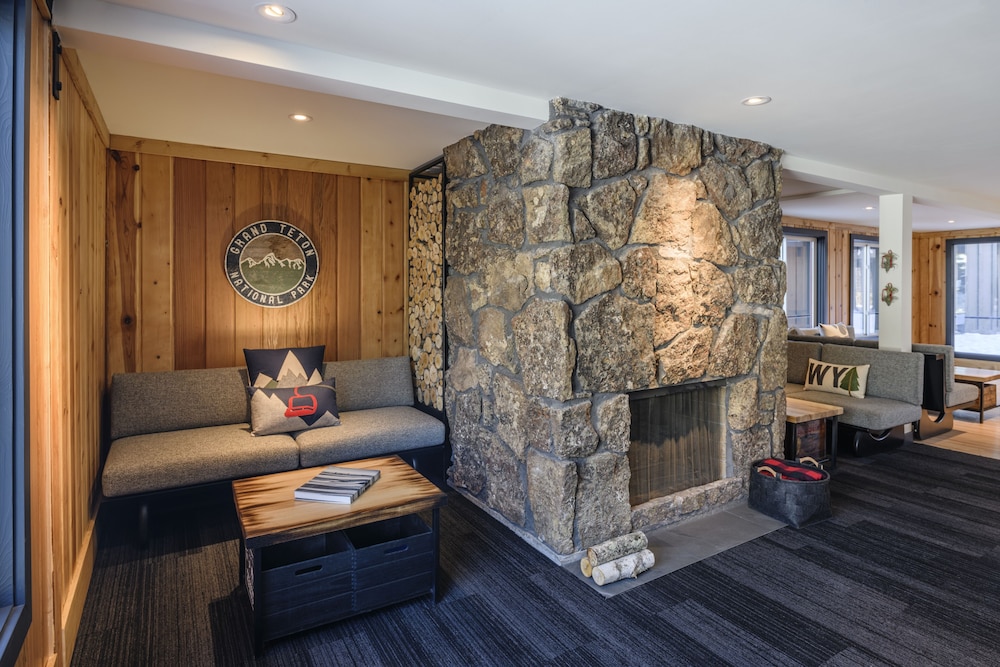 Mountain Modern Motel 44/72