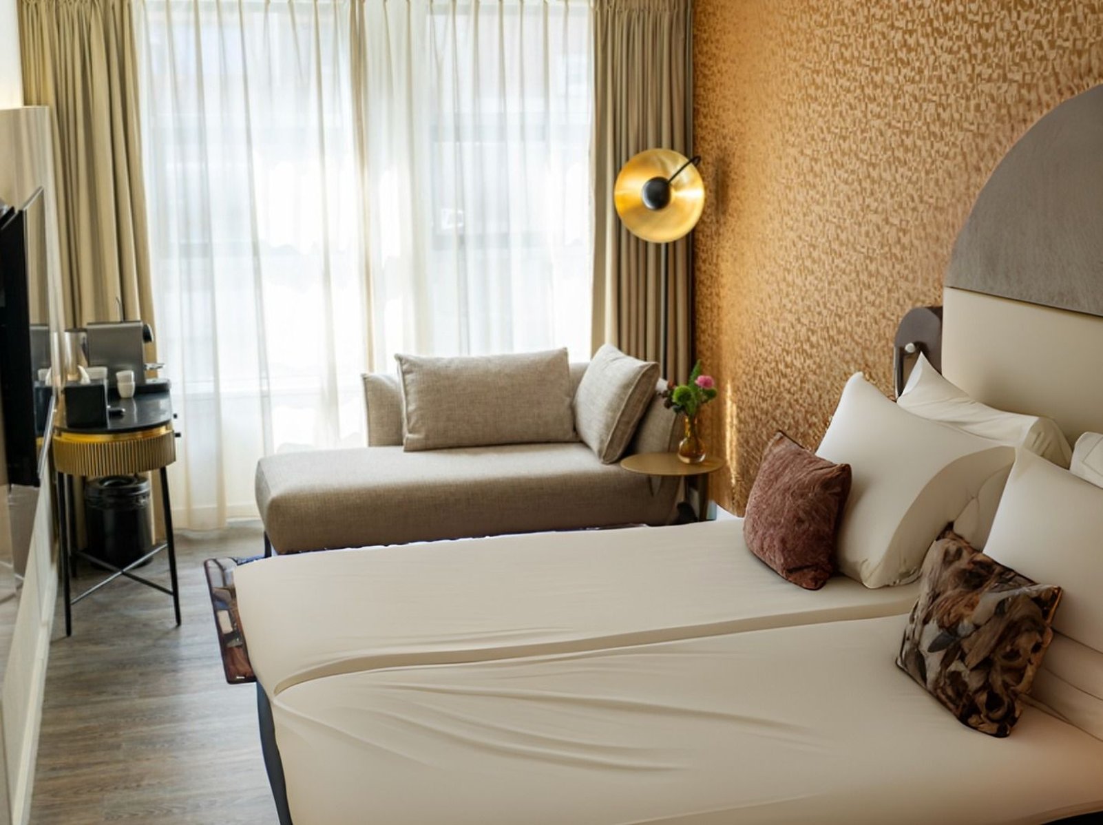 Splendid, City, Twin Beds