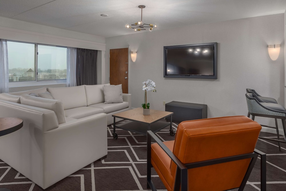 Hilton Boston/Woburn 34/70