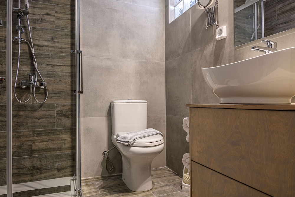 Thalassa Apartments 48/50