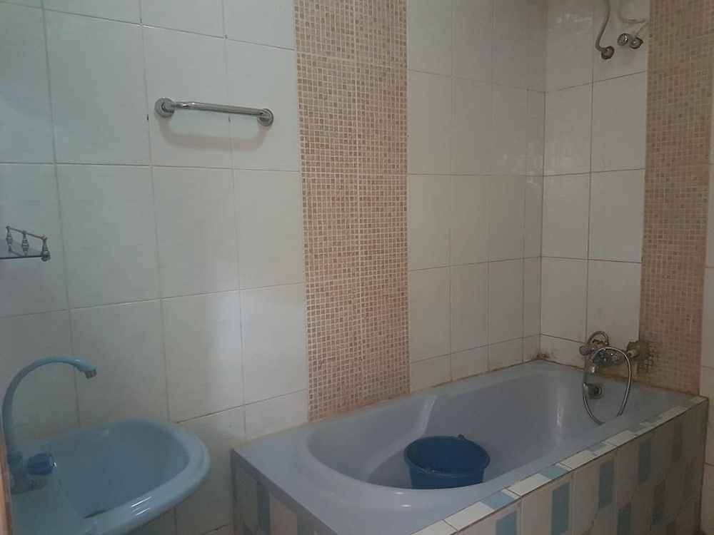 Hallmark Suites - Abeokuta 16/18