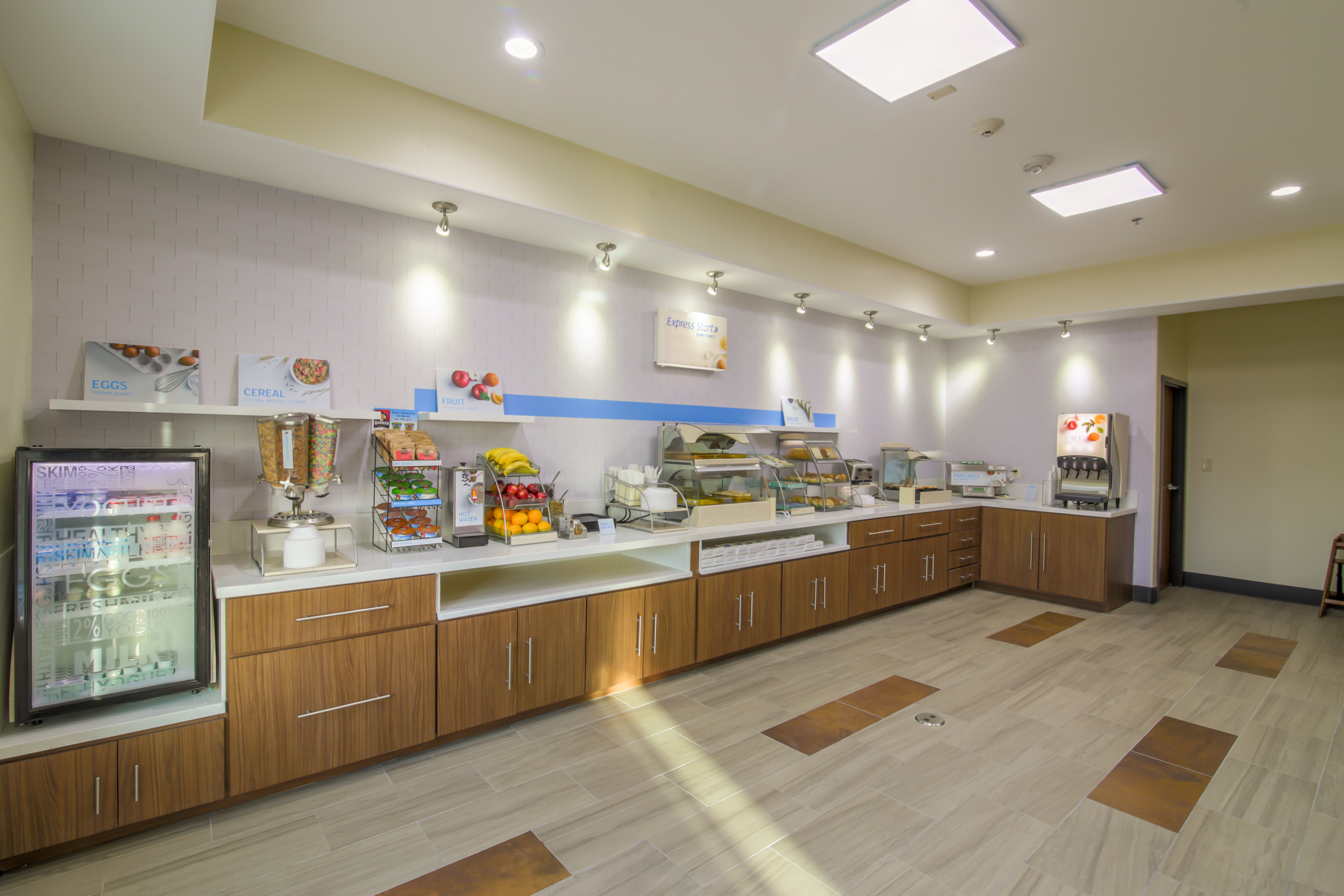 Holiday Inn Express And Suites Raymondville 7/28