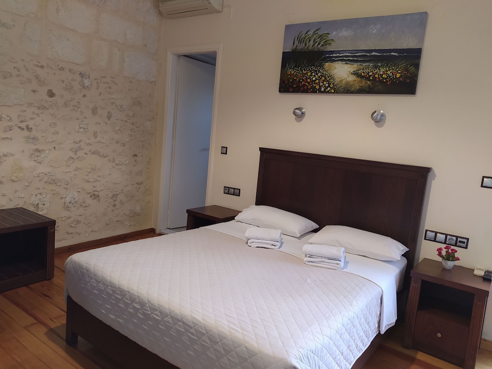 The Sea Front Rooms And Apartments 25/50