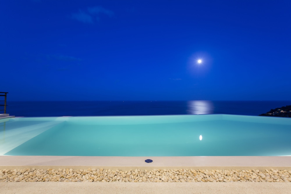 Villa Moonshadow 24/45