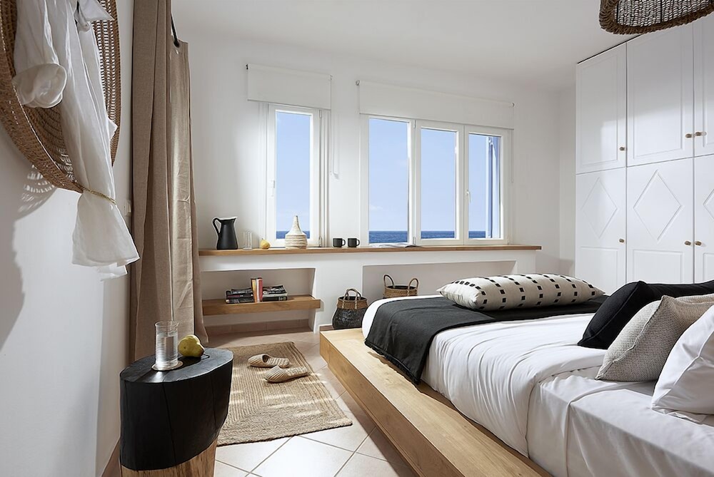 Delmar Apartments And Suites 15/50