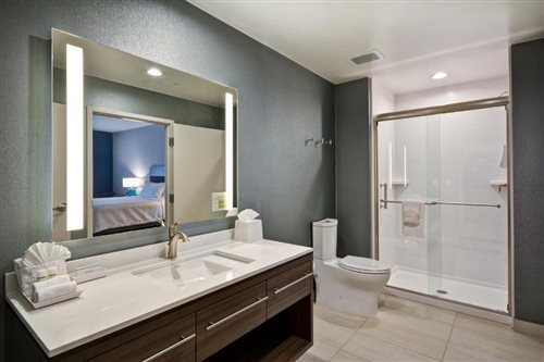 Studio, King Bed, Bathtub, Accessible