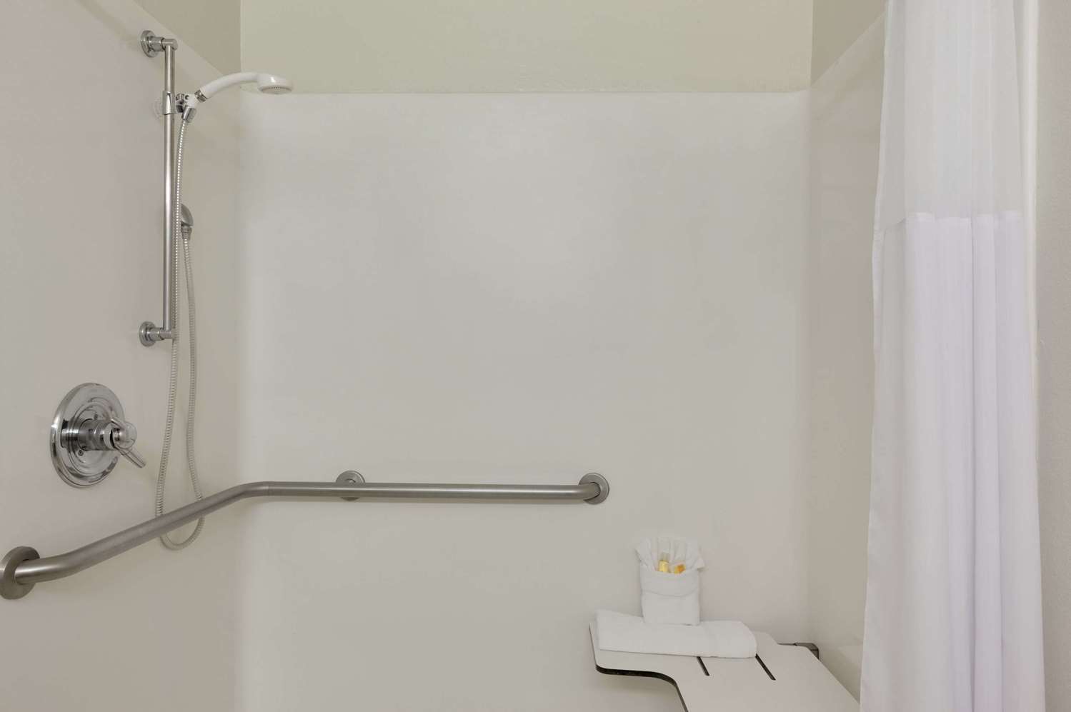 Days Inn & Suites by Wyndham Conroe North 19/19