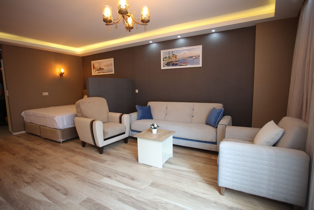La Casa Suites 27/34
