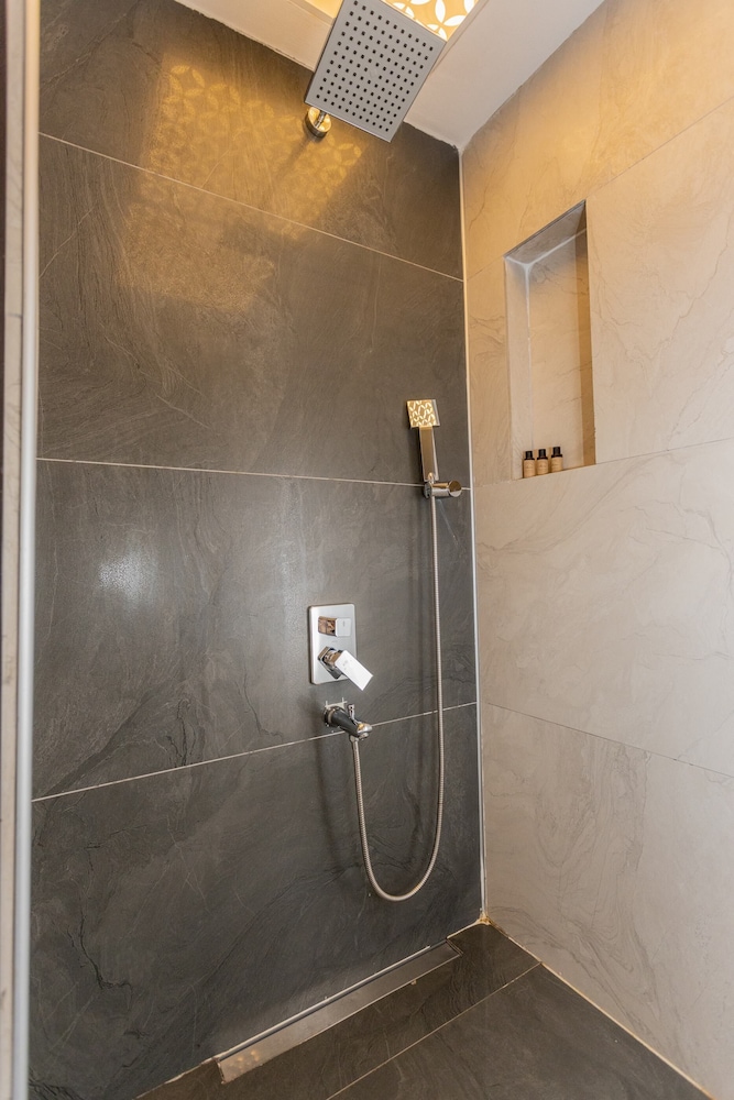 Suna Village Hotel 50/50