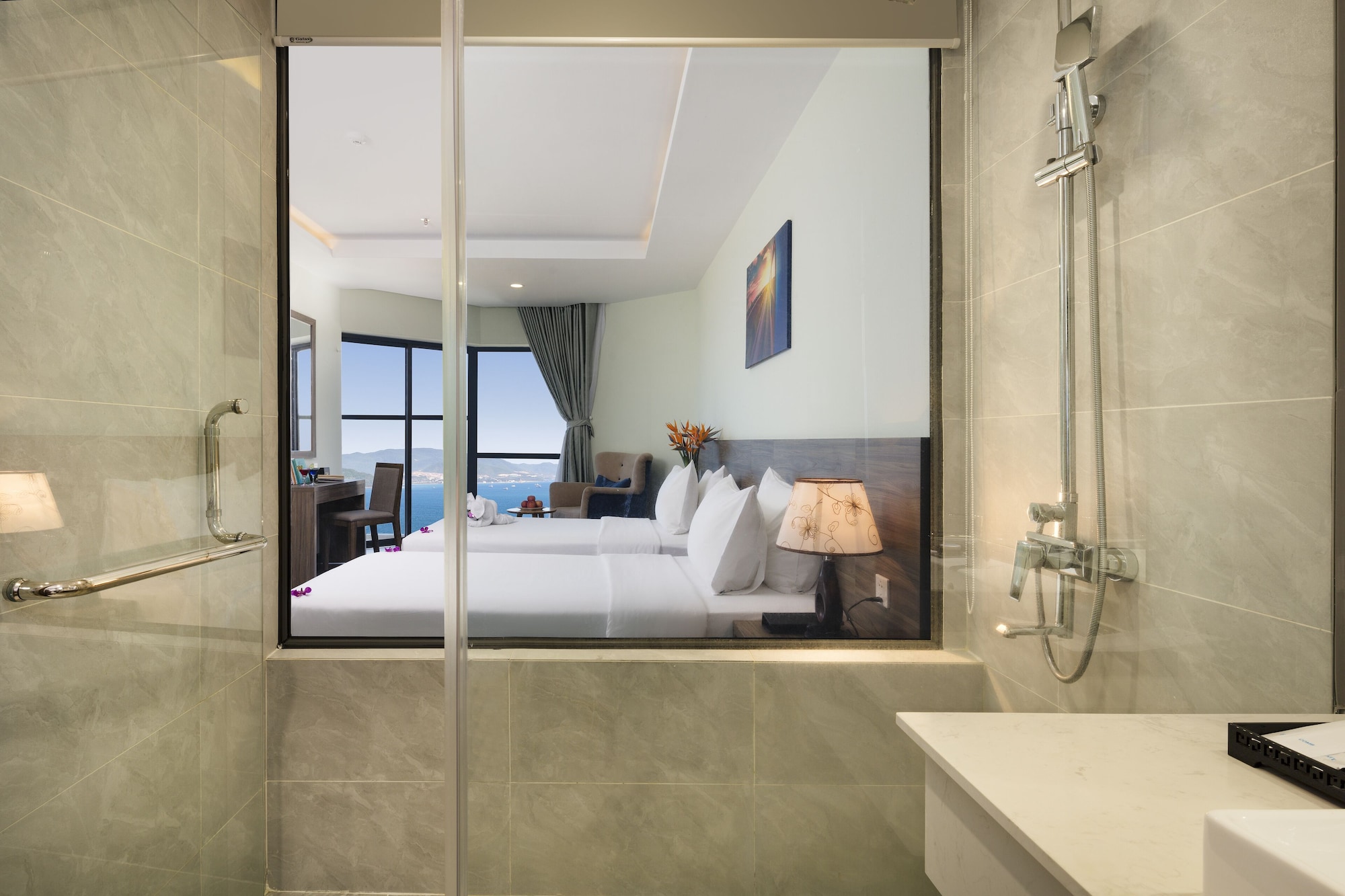 غرفة ديلوكس بسرير كينج بشرفة بإطلالة جزئية على البحر، Xavia Hotel 8/9