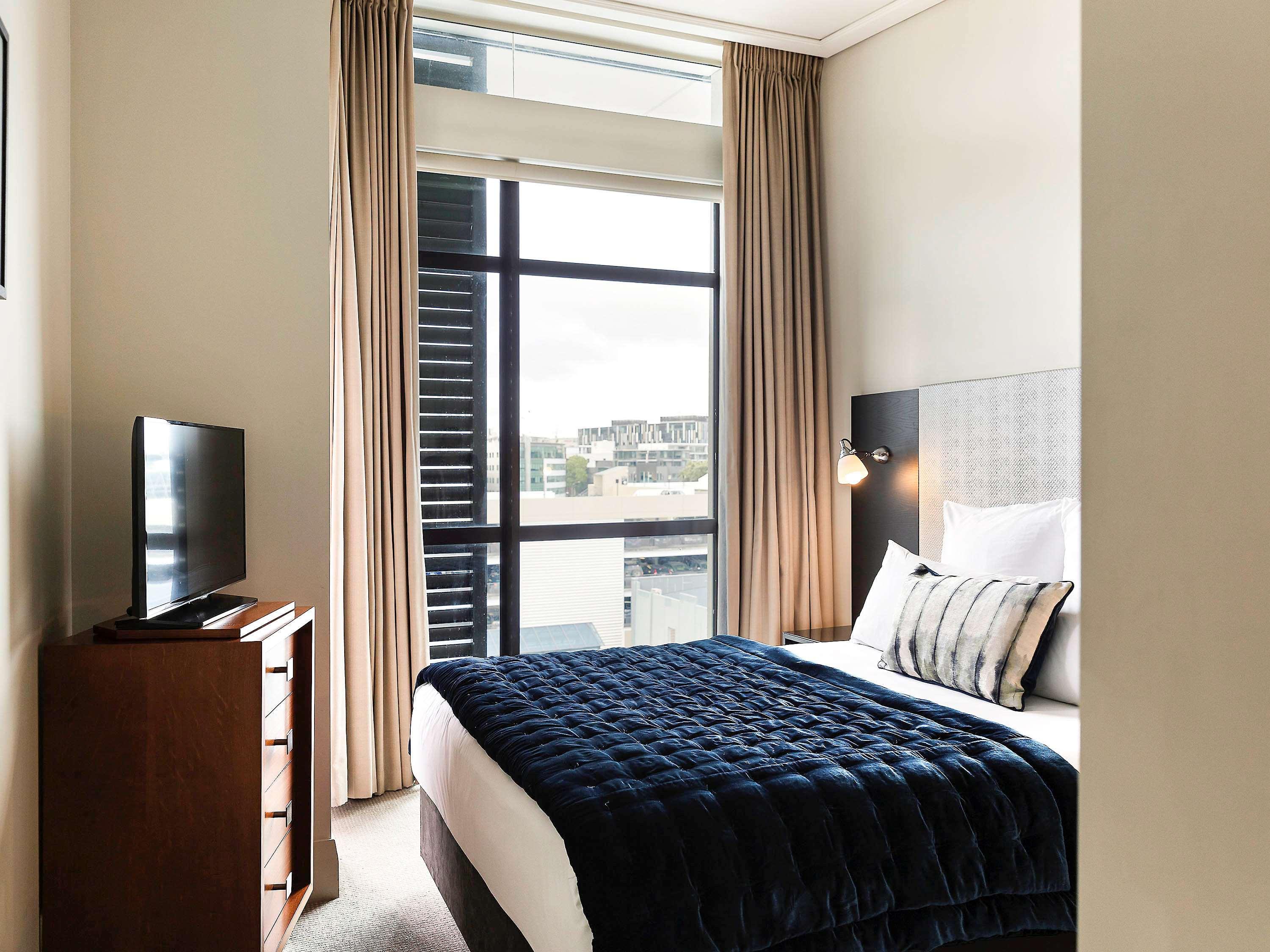 1 BEDROOM, SUITE, QUEEN BED, CITY VIEW