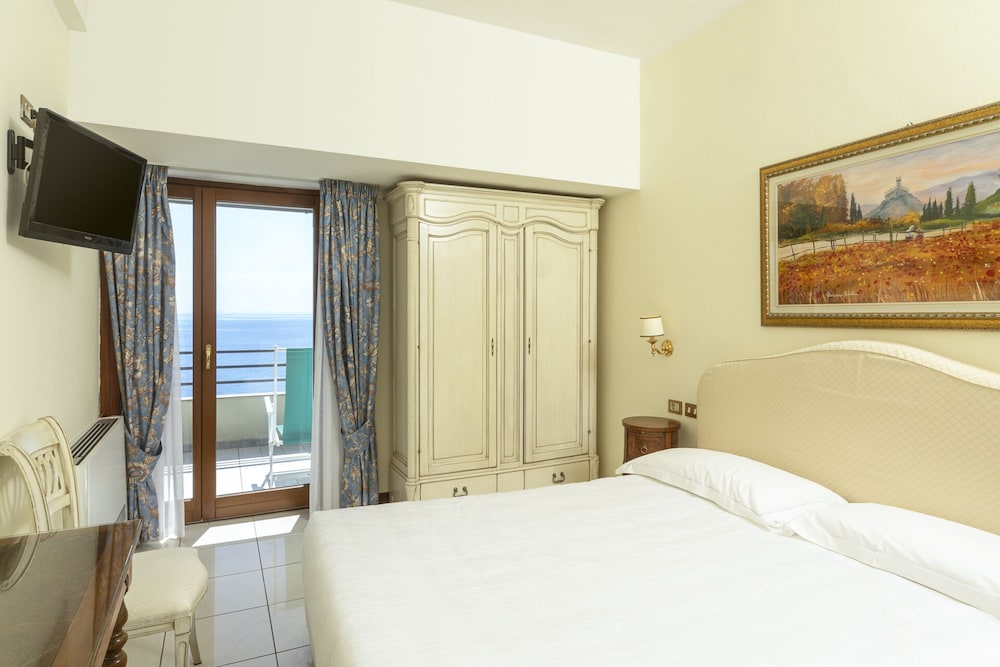 Hotel Porto Roca 2/38