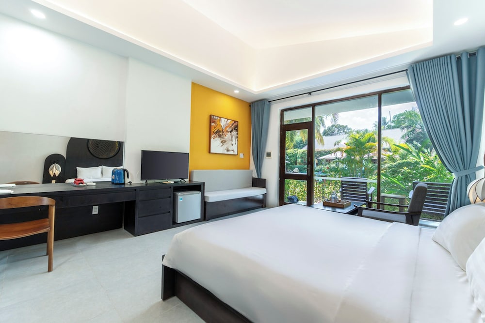 BUNGALOW, KING BED, POOL VIEW
