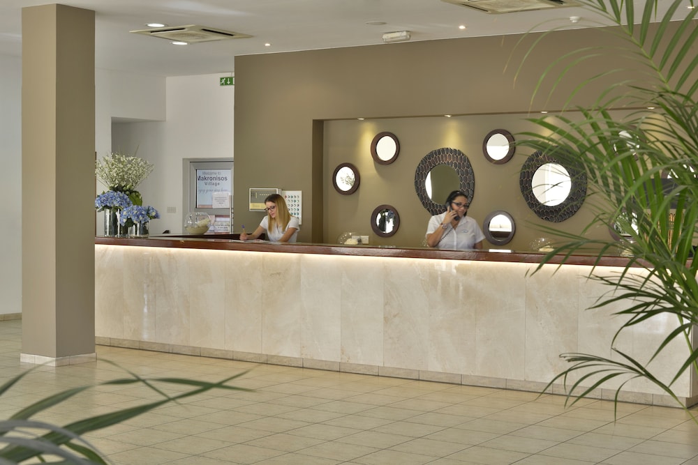 Makronisos Holiday Village 10/50