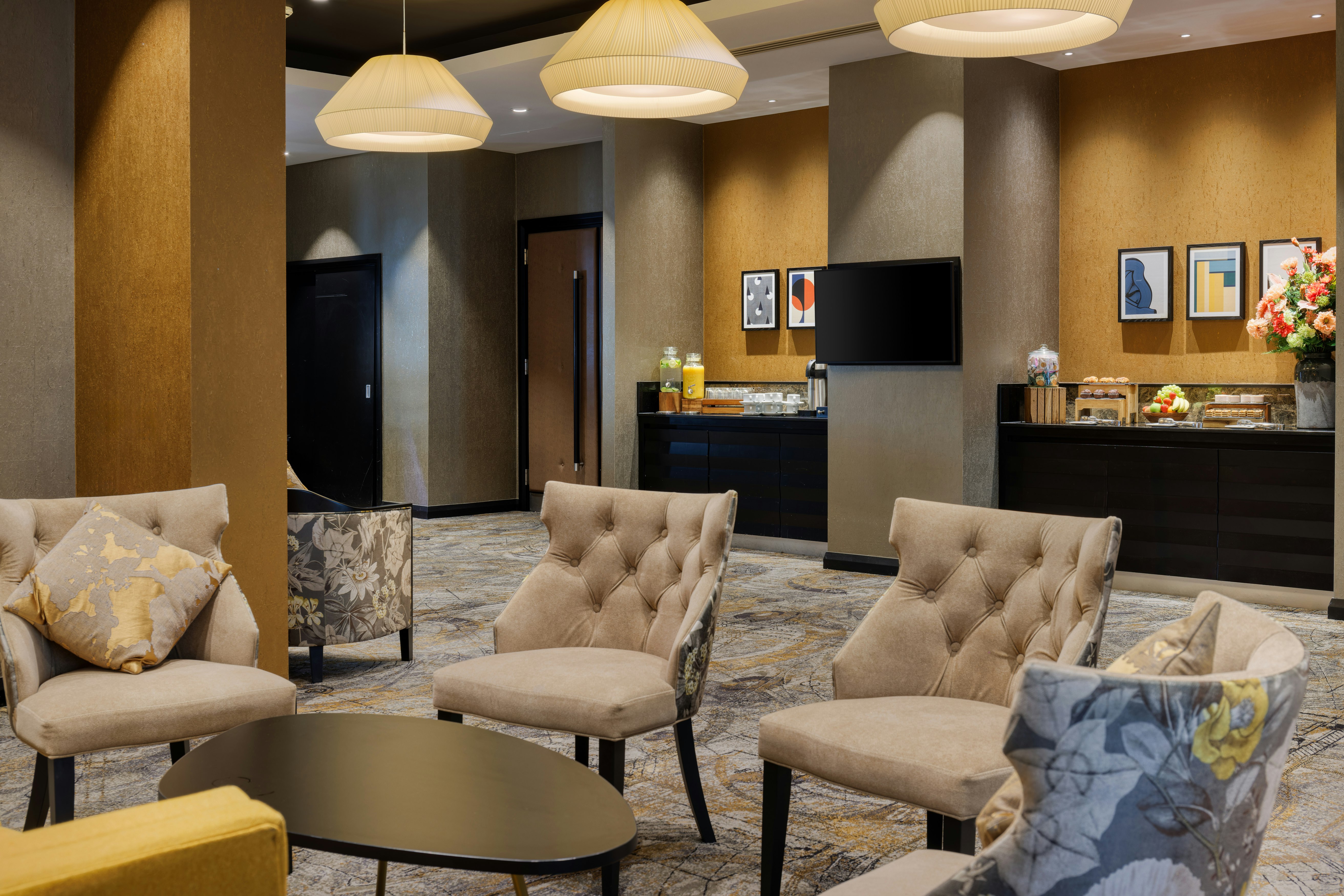 Doubletree By Hilton Hotel Woking 30/55