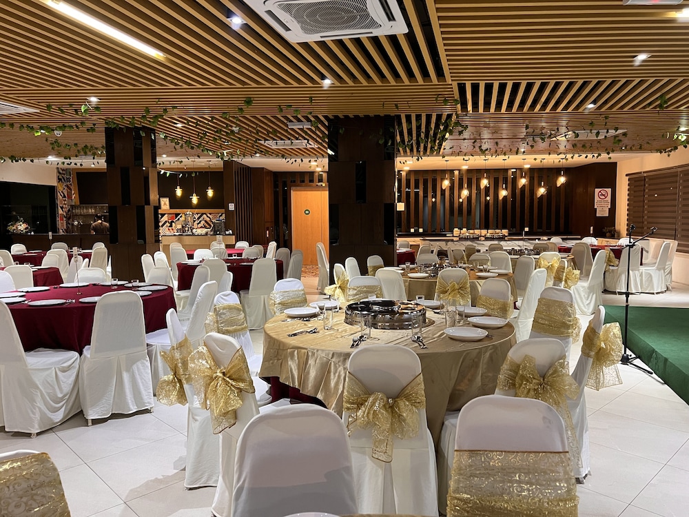 D Arc Hotel 32/50