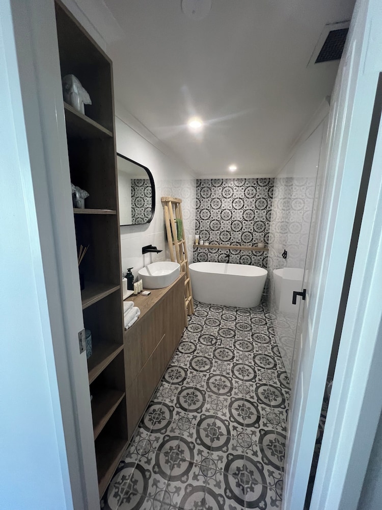 2 BEDROOMS