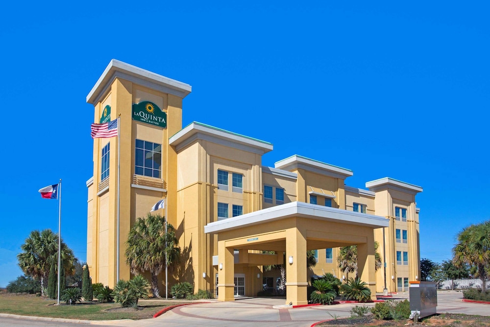 La Quinta Inn Suites Pearsall 1/56