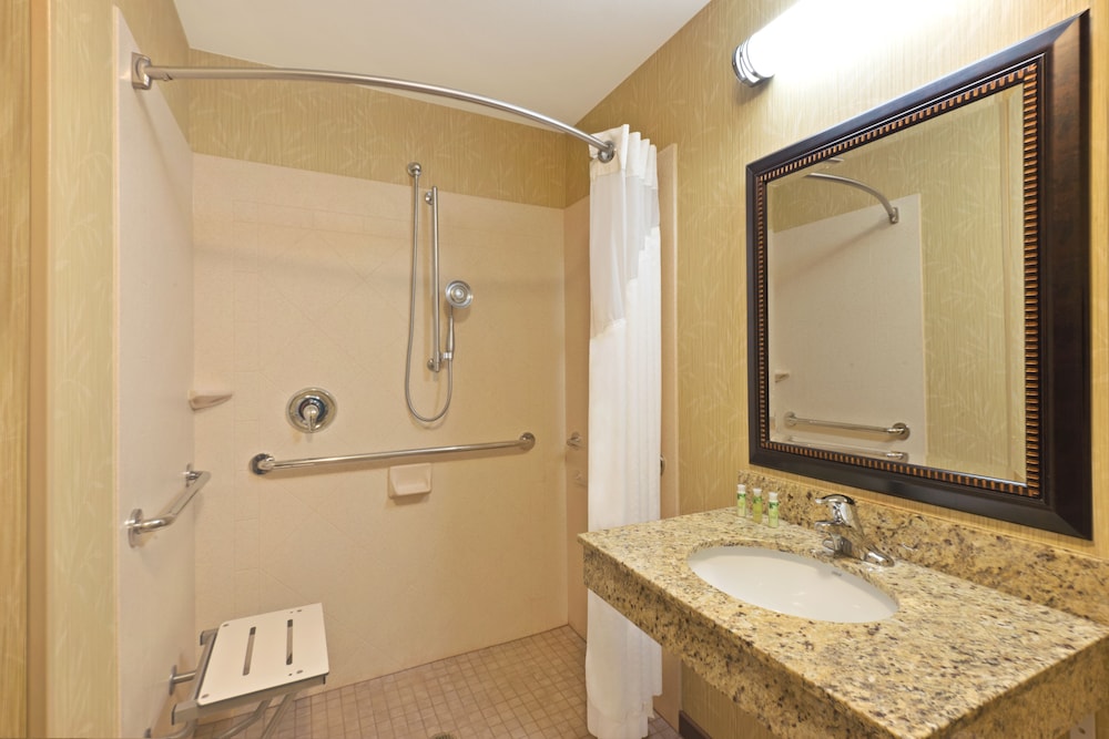 Holiday Inn Express Hotel Suites Richfield 23/62
