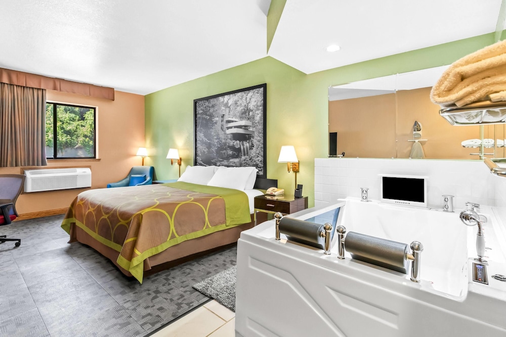 جناح بسرير كينج بحوض جاكوزي، Super 8 by Wyndham Uniontown PA 7/10