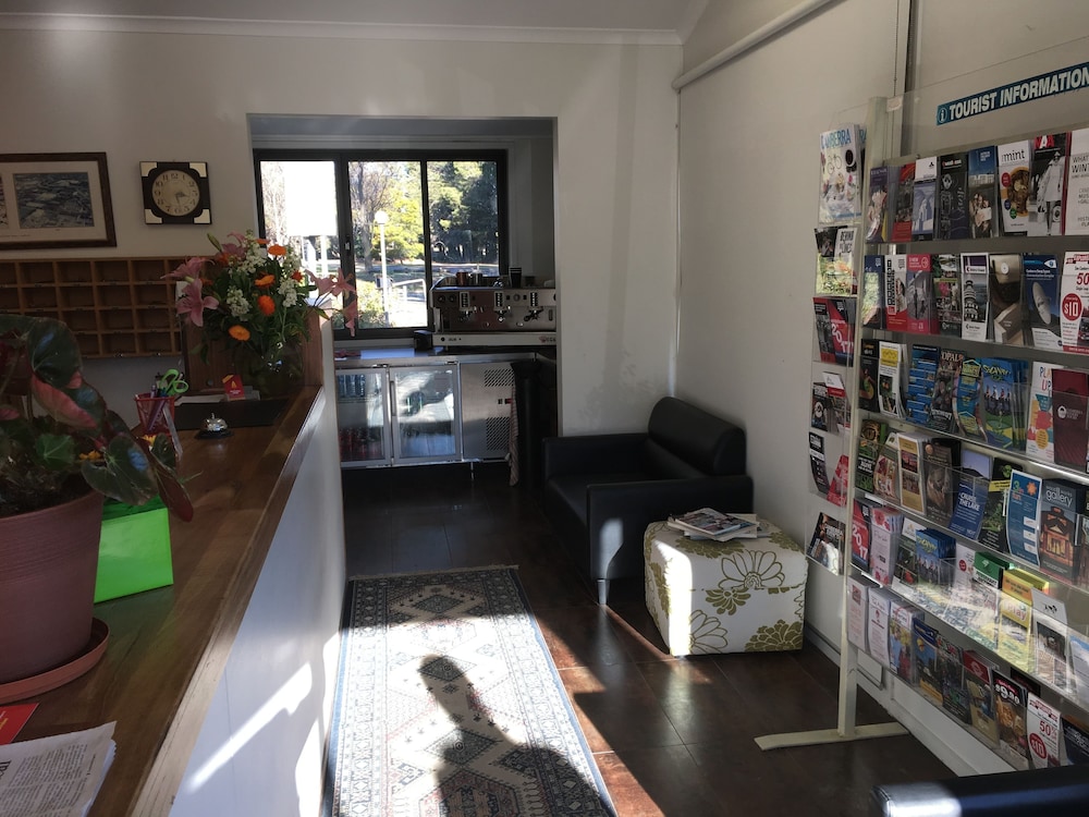 RED CEDARS MOTEL CANBERRA 21/42