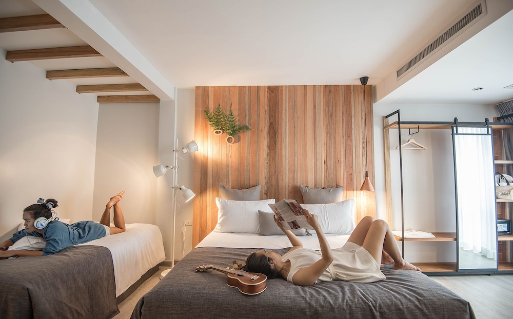 Family Tree Hotel 10/42