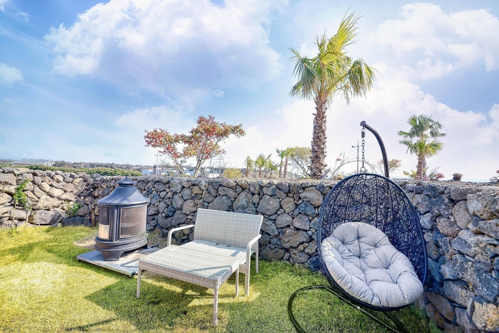 Seogwipo Dawa Pool Villa Pension 45/50