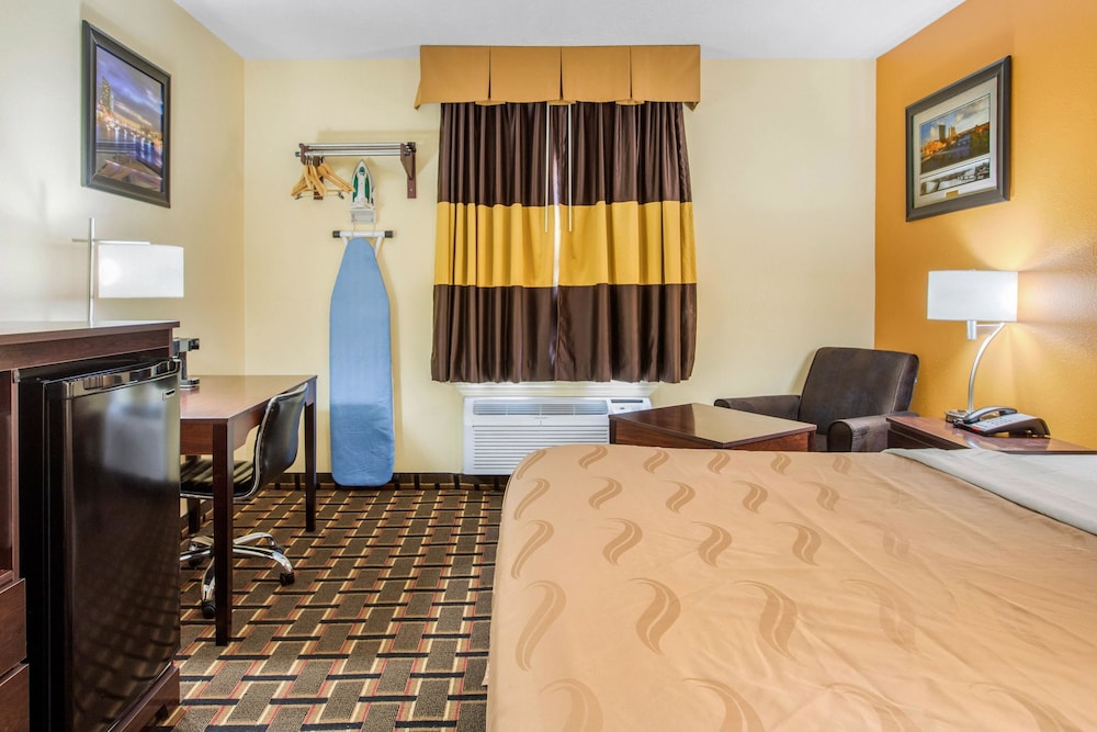 Quality Inn Grand Rapids Near Downtown 17/27