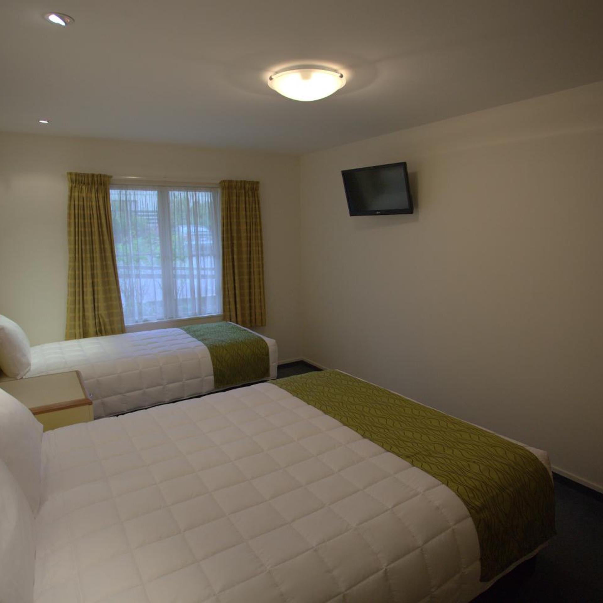 Birchwood Manor Motel 13/50