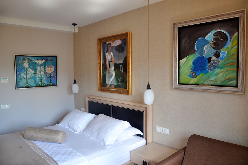 1 BEDROOM, STANDARD