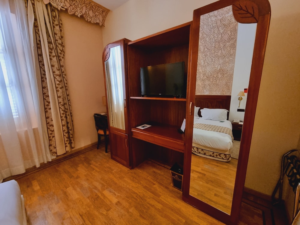 Grand Hotel Villa de France 30/34