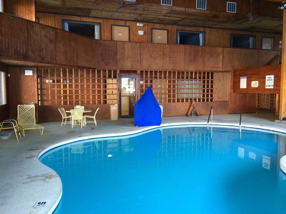 Cedar Motor Inn 42/56